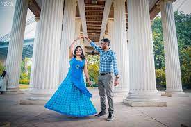 Discuss outfit, location and dates for pre wedding photoshoot. 8 Best Locations For Pre Wedding Shoot In Kolkata