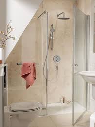 Badezimmer Mit Schrage 8 Tipps Zum Planen Gestalten Reuter Magazin Badezimmer Mit Schrage Badezimmer Gestalten Bad Mit Dachschrage