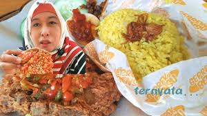 Geprek bensu dan i am geprek bensu pakai logo ayam warna merah dan oranye. Geprek Bensu Nasi Kuning Di Lamongan Doyan Nggak Ya Youtube