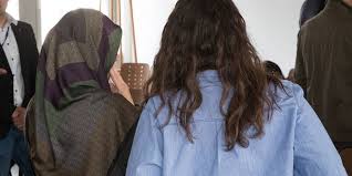 Im koran steht nicht etwa: Kopftuch Lehrerin Siegt Emma