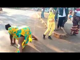 Mfanyakazi wa shule atakupia simu na mkalimani haraka iwezekanavyo. Wasichana Wa Shule Uchi Drone Fest