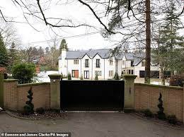 See what maria haus (mariahaus) has discovered on pinterest, the world's biggest collection of ideas. Burgermeister Andy Burnham S Office Kritisiert 60m Flop Angel Di Maria Und Seine Frau Aktuelle Boulevard Nachrichten Und Fotogalerien Zu Stars Sternchen