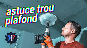Astuce Pour Reperer Et Percer Un Trou Au Plafond Youtube