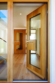 Ice A Fully Glazed Door With A Twist A Central Piece Highlighting The Handle Other Doors Available In This Design F Porta De Vidro Casas Portao De Garagem