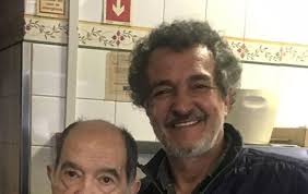 Ele vai à procura de uma vingançazinha o gastão ainda vai dar muito que falar na novela da noite. Depois De Criticas Ao Pai Na Televisao Rogerio Samora Aproxima Se Do Progenitor Nacional Flash