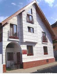 Hotelul are o suprafata construita de 8000 mp, 64 de camere cu telefon, internet, aer coditionat, toate aceste camere fiind dispuse pe o structura de parter + 6 etaje. Vand Vila 4 Cam 135 0 Mp Numar Niveluri 3 Sibiu Sibiu Publi24