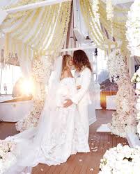 Heidi Klum And Tom Kaulitz S Dreamy Yacht Wedding In Capri Italy In 2020 Celebrity Wedding Dresses Celebrity Weddings Wedding Dresses