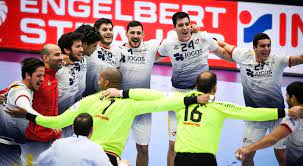 A bola de andebol pesa entre 425g e 475g e mede entre 54 cm e 56 cm. Euro2020 De Andebol Portugal Procura O 5 Âº Lugar