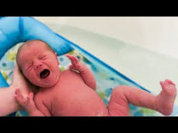 But regardless of whether or not they were bathed following delivery, plan to give your newborn baby a sponge bath shortly after you bring them home. Newborn Baby S First Bath At Home Youtube