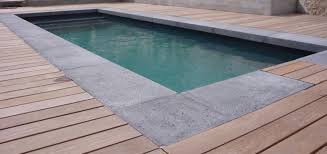 margelle de piscine en l pour une finition parfaite aspect beton margelle piscine carrelage exterieur piscine margelle piscine grise