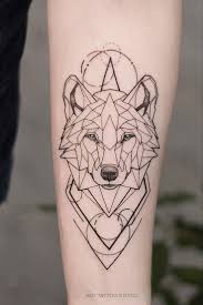 Tatowierte Tiere Grafikstil Und Geometrie Weitere Tattoos Und Skizzen In Meinem Instagram Geometrischer Wolf Tattoo Wolf Tattoos Wolf Tattoo Ideen
