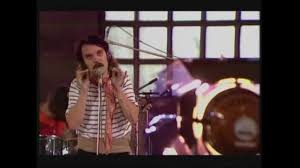 A toi la vie l'homme a donné corps en ton sillage. Ange Hymne A La Vie 1976 Youtube