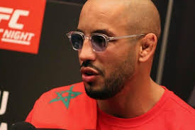 However, a certain moment in the third round left the commentators as well as the fans scratching their heads. Top 10 Most Controversial Ufc Signings Ever