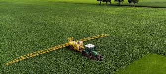 Our fendt 724 vario and lemken 7 furrow plough at warter priory estate, east yorkshire. Kp Gau 1oo G5m