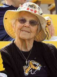 Doris Conroy's Instagram, Twitter & Facebook