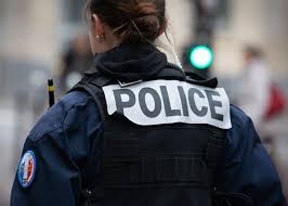 Un enseignant taïwanais de 58 ans a été filmé en train de peloter la cuisse d'une femme en public et dans le métro.la victime âgée de 26 ans nommée wu et son agresseur, identifié comme étant professeur zheng, se trouvaient dans le métro de kaohsiung, la deuxième plus grande ville de taïwan.wu a signalé à deux autres passagers de filmer l'assaut avec leurs téléphones afin de. A Toulouse Interpelle Pour Une Agression Sexuelle Dans Le Metro Il Tripote Une Policiere Fl24 Net