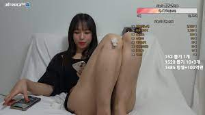 SerasKF on X: Her feet just keeps getting closer to the camera ;3 The  video compiling the best feet moments from her stream is much longer:  t.coLpKArxCflF t.co5vpG5SHwLz  X