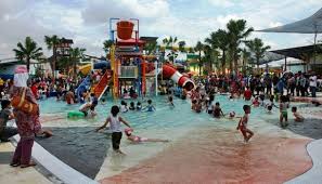 Menikmati Wisata Air Di Water Park Gumul