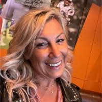 Hayley Thornton's Instagram, Twitter & Facebook