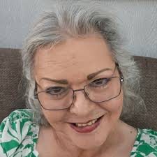 What's a Vintage Perfume you remember growing up?💗💐☀️