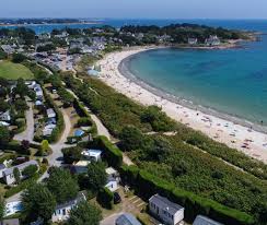 La grande plage de galets directement accessible depuis le camping fait tout le charme de l'endroit. Camping De La Plage Bewertungen Fotos La Trinite Sur Mer Bretagne Tripadvisor