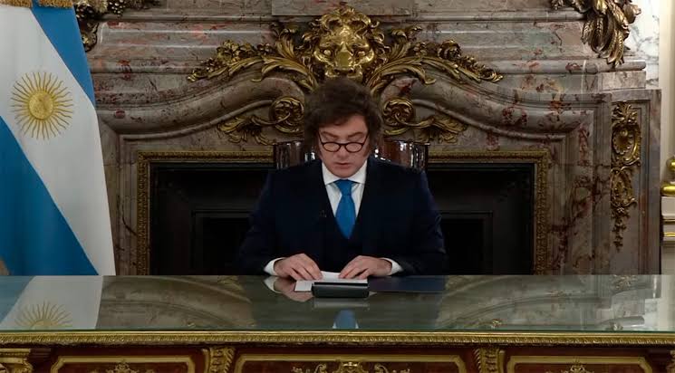 Milei presentó las reformas del Banco Central: "Ha sido una herramienta que  posibilitó el robo de la alta política"