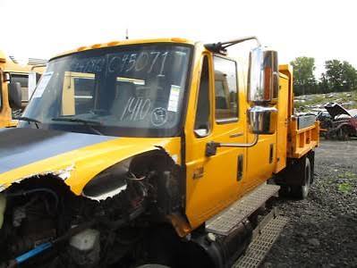 International 4400-6X4-2004 Cab & Chassis Truck