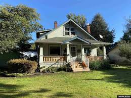 While taking lessons she ventured into musical theatre and performed in legally blonde, a christmas carol, aladdin and more. 1132 Chelsea Ave Nw Salem Or 97304 Mls 769011 Redfin