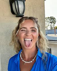 Hannah Moreau (@hanmoreau) • Instagram photos and videos