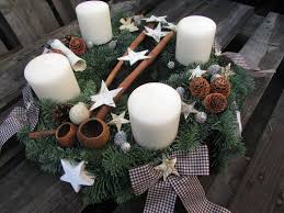 Pin Von Andrea Liznarova Auf Advent Deko Weihnachten Adventskranz Deko Weihnachten Advent Adventskranz Selber Machen