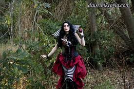 Gothic Snow White Gothic Snow White In The Fores By Daisyviktoria D32harn Jpg Snow White Halloween Costumes Gothic Themes