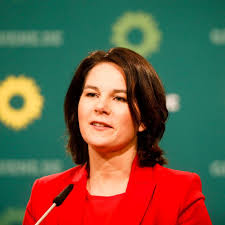 Annalena baerbock startete nach ihrem studium als bürohilfe bei den grünen, heute ist sie abgeordnete. Annalena Baerbock L Espoir Vert Allemand A La Succession De Merkel Elle