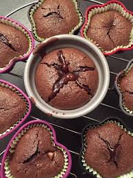 Fondant Au Chocolat Coeur Milka Recipe Desserts Fun Desserts Chocolate Flavors