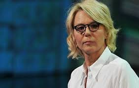 Ma la controprogrammazione su rai uno è una replica. Amici In Prima Serata Durissimo Scontro Tra Maria De Filippi E Mediaset Quella Voce Sui Soldi Libero Quotidiano