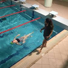 Kurslar 4 haftadır ve gruplar 15 kişi ile sınırlıdır. Gozde Bayan Yuzme Kursu Bayanlara Ve Cocuklara Ozel Yuzme Kursu