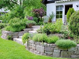 Gartenmauer Fur Hanglage Www Wildwuchs Gmb Ahnliche Tolle Projekte Und Idee Ahnliche Gartenmauer Han Outdoor Gardens Garden Wall Backyard Landscaping