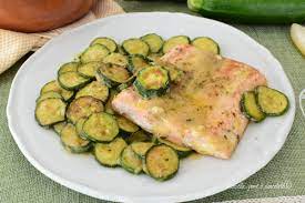 Check spelling or type a new query. Salmone In Padella Con Contorno Di Zucchine Ricetta Cremosa