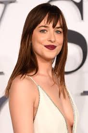 Por qué todos deberíamos escuchar 'The Left Ear', el nuevo podcast que  acaba de estrenar Dakota Johnson