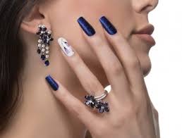 Decorar las uñas es una práctica que se ha vuelto muy popular desde hace un par de años pues lucen muy bonitas y en especial para las ocasiones especiales. Las Nuevas Tendencias De Moda En Unas Decoradas Tucamon
