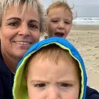 Tracy Britz's Instagram, Twitter & Facebook