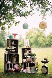 Diy Candy Bar Aus Ubereinander Gestapelten Obstkisten Holzkisten Hochzeit Hochzeitstorte Vintage Tischdekoration Hochzeit