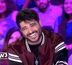 الضحكة singer famous photo