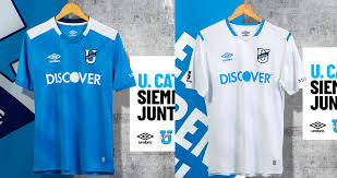 Indumentaria deportiva mantiene el toque retro, esta vez con lo mejor de los últimos 50 años. Camisetas Umbro De Universidad Catolica De Ecuador 2020 Tsc