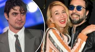 Francesco sarcina torna sulla separazione da clizia incorvaia. Francesco Sarcina Tradito Dalla Moglie Clizia Incorvaia E Riccardo Scamarcio Lui Era Il Suo Migliore Amico E Testimone Di Nozze