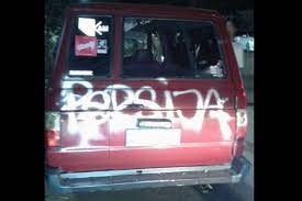 Percayalah di balik masalah yang diberikan kepadamu, selalu ada hikmah di dalamnya. Mobil Kijang Milik Pengendara Yang Diduga Dianiaya Jakmania Rusak