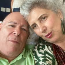 Aqui abunda amor e histórias Robinho, obrigada por me ajudar a caminhar  Parabéns pelo niver 63 anos de muita cumplicidade e feliz pelo quanto você  está feliz hoje #compadre #kikandonamaturidade