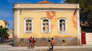 La increíble historia de Angelina Vunge, la angoleña que se convirtió en la  primera legisladora africana de Uruguay - BBC News Mundo