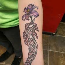 4.5 out of 5 stars 106. Tattoo Uploaded By David Carreras Skeleton Hand Holding Flower Traditional Skull Skeleton Hand Flower Floral Spooky Blackwork 1325990 Tattoodo