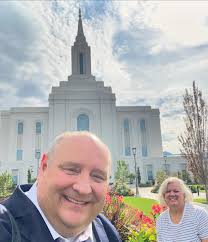 Gallery stroll in Provo is always fun. The @jkrgallery has their business  card show going