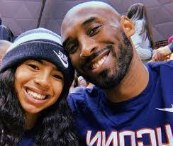 Lorena Waller's Instagram, Twitter & Facebook